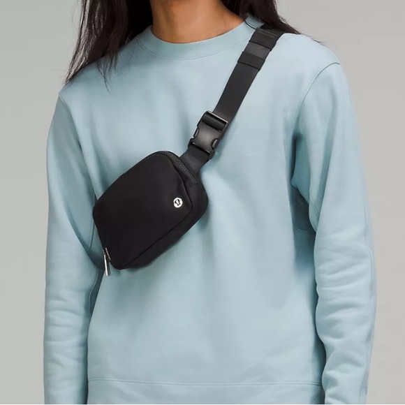 NWT Lululemon Everywhere Belt Bag 1L - Picture 3 of 6